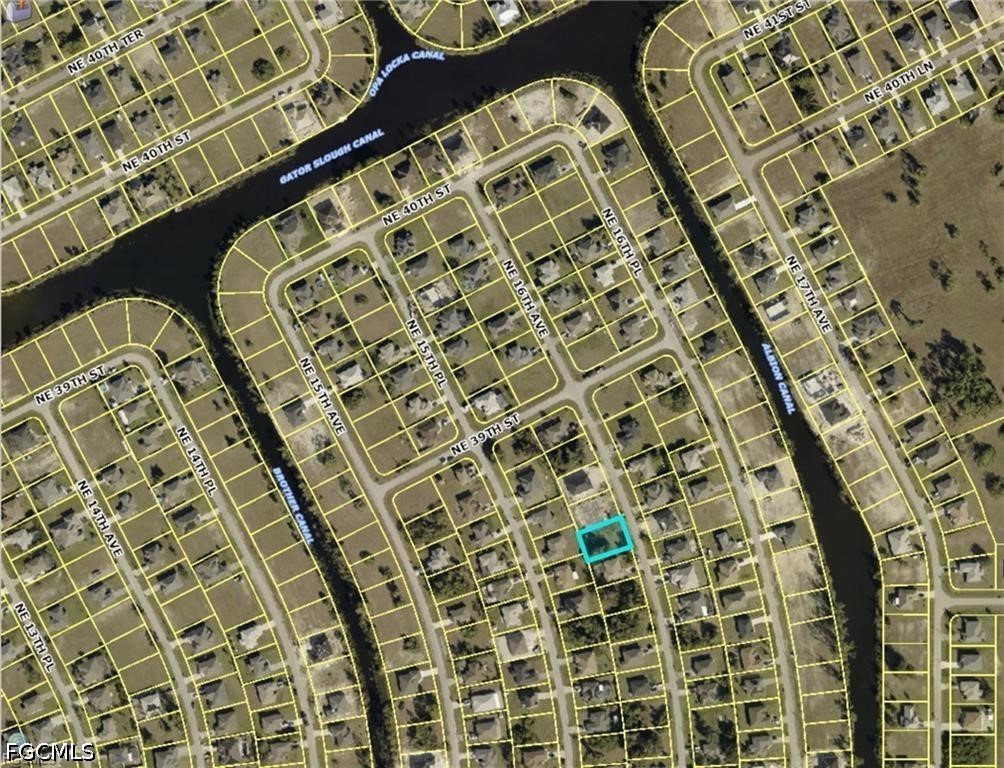 Residential for Sale in Cape Coral, photo 2