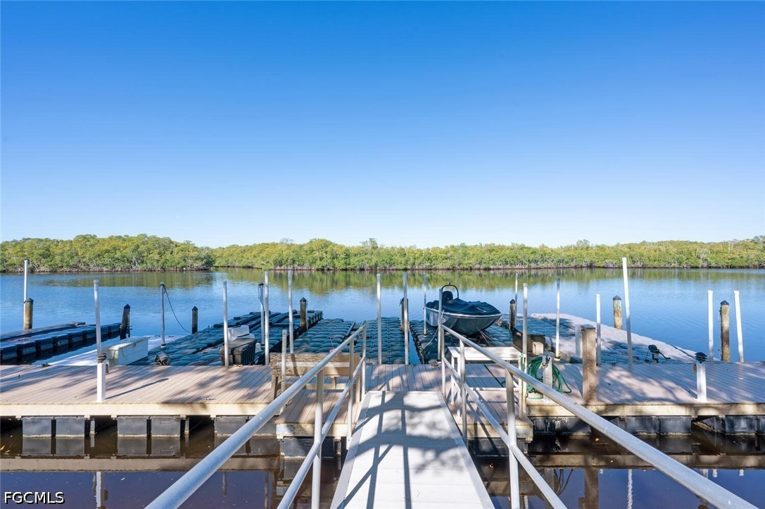 3 Bed Waterfront Home for Sale in Naples, photo 2
