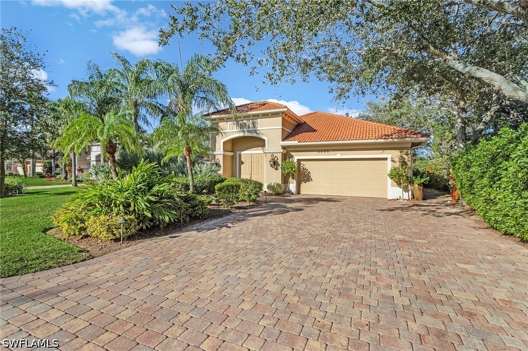 3 Bed Pool Home for Sale in Banyan Woods, photo 2
