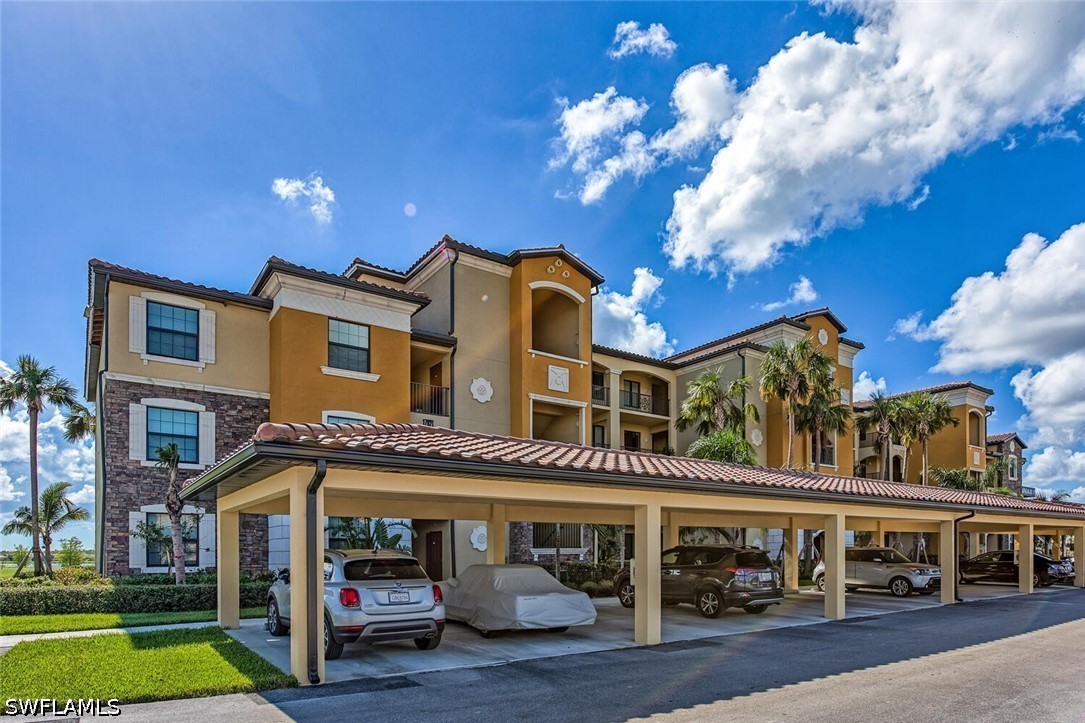 2 Bed Waterfront Home for Sale in Bonita Springs, photo 2