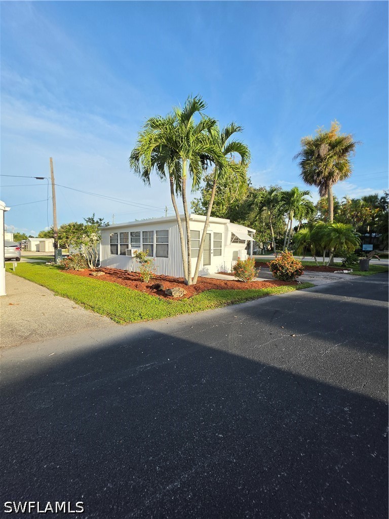 2 Bed ManufacturedHome for Sale in Naples, photo 2