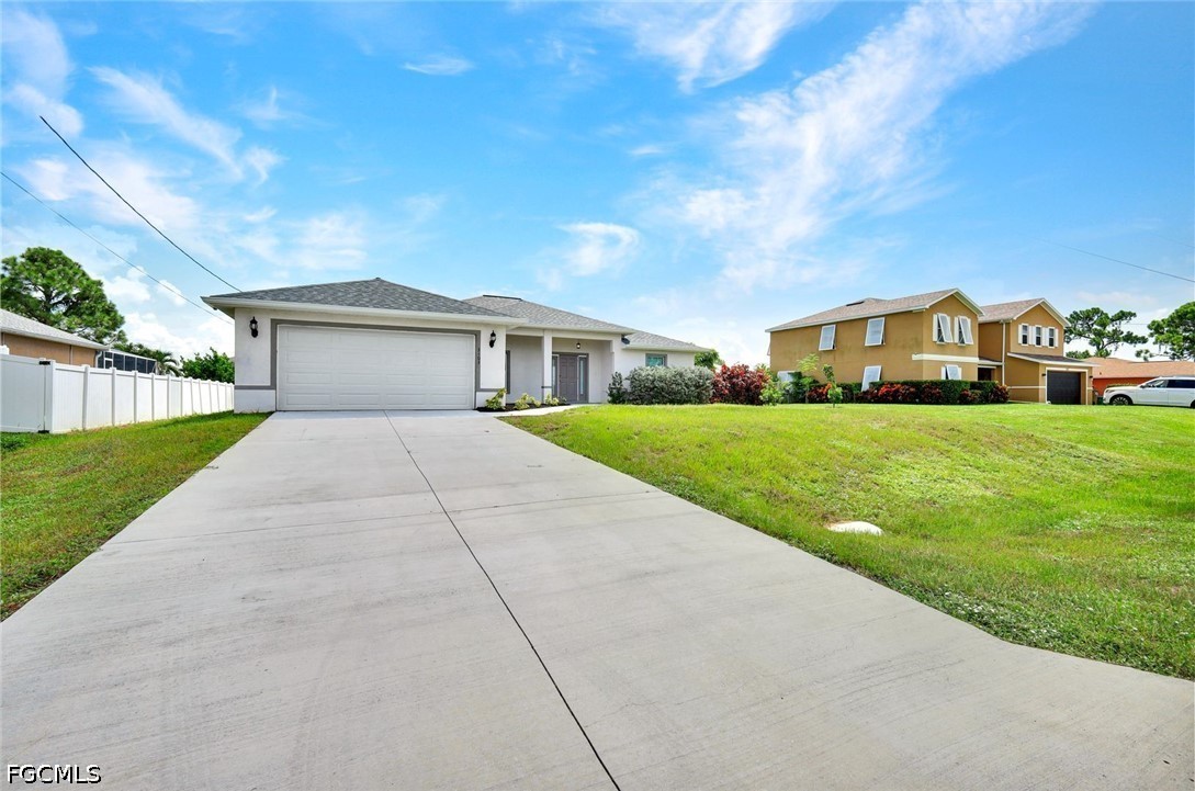 4 Bed SingleFamilyResidence for Sale in Cape Coral, photo 2