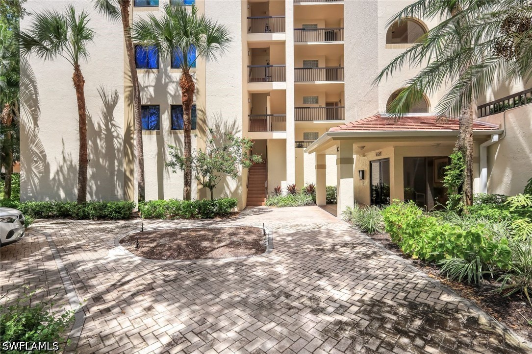 2 Bed Condominium for Sale in Naples, photo 2