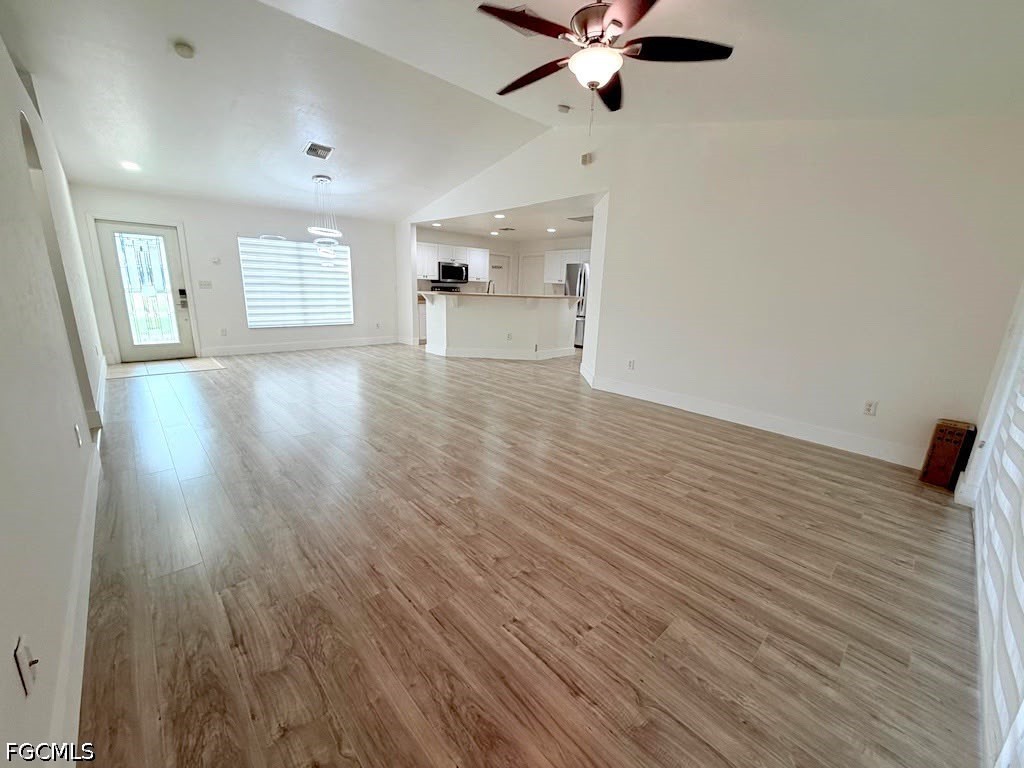 3 Bed SingleFamilyResidence for Sale in Cape Coral, photo 2