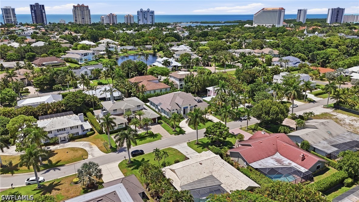 4 Bed Pool Home for Sale in Park Shore, photo 2