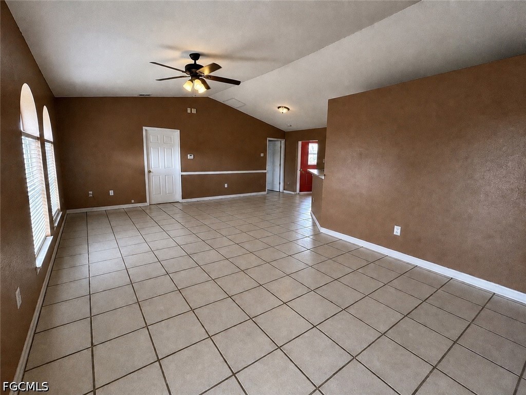 3 Bed SingleFamilyResidence for Sale in Lehigh Estates, photo 2