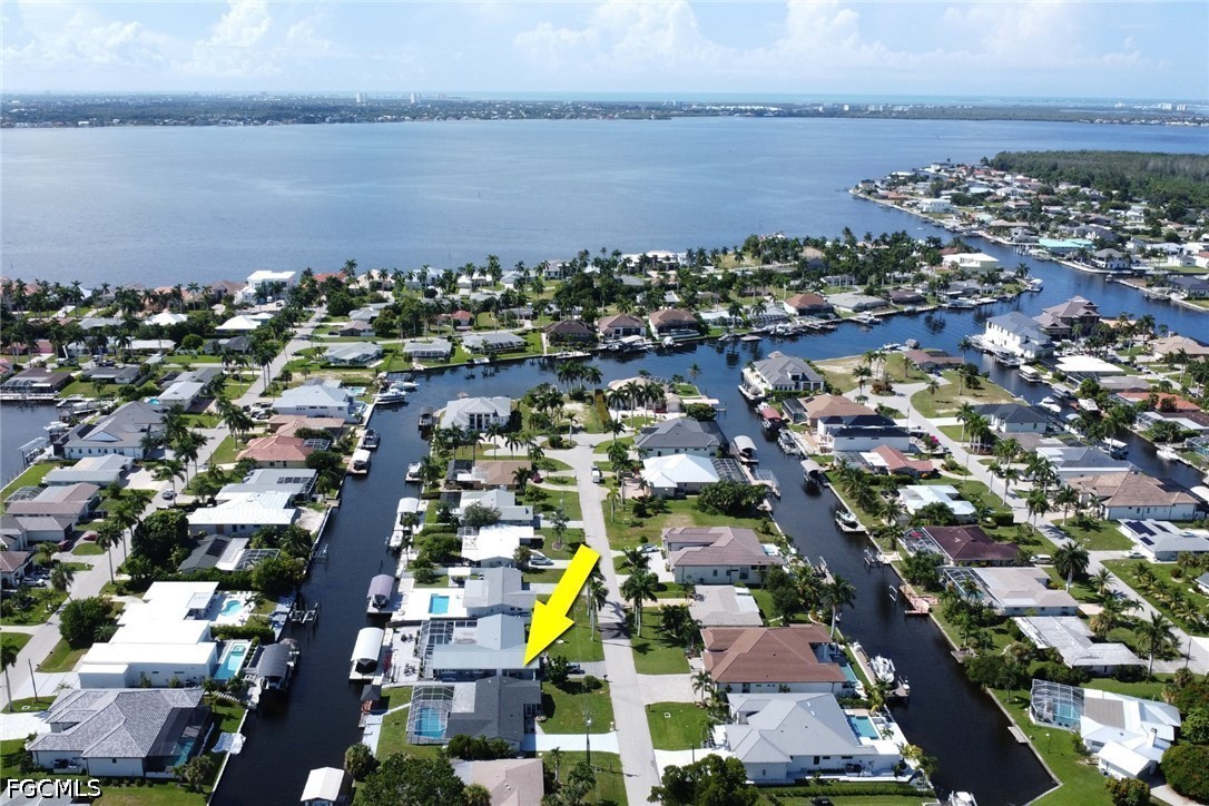 3 Bed Pool Home for Sale in Cape Coral, photo 2