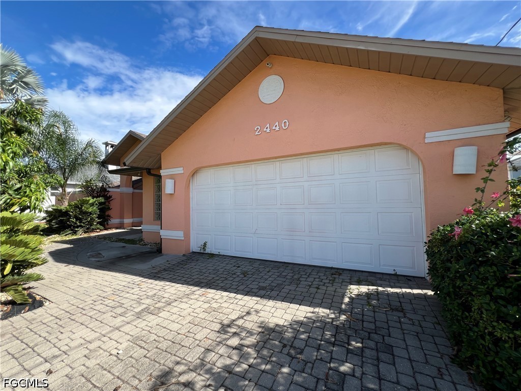 3 Bed Pool Home for Sale in Cape Coral, photo 2