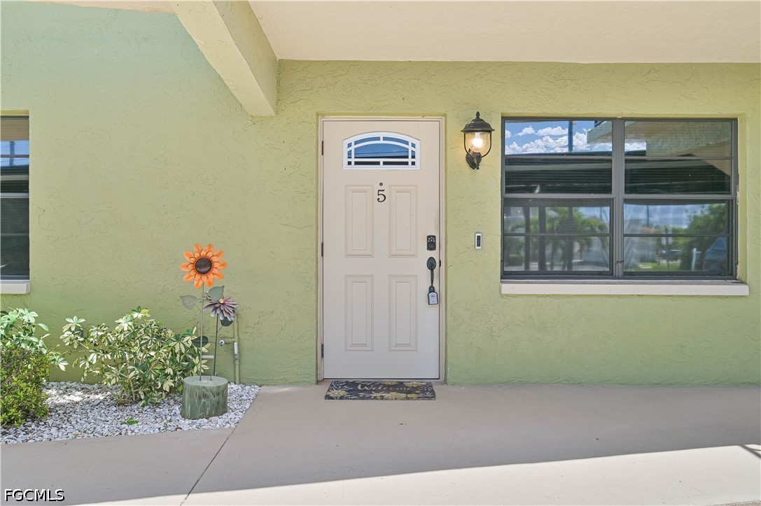 2 Bed Waterfront Home for Sale in Cape Coral, photo 2
