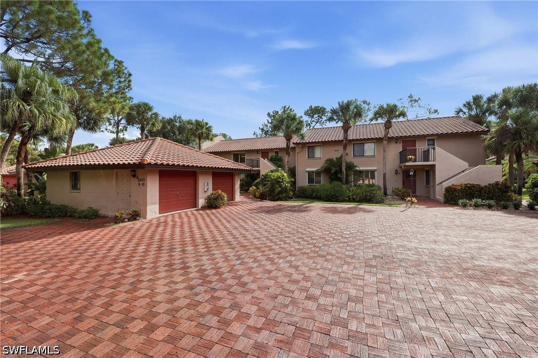 2 Bed Condominium for Sale in Coach House, photo 2