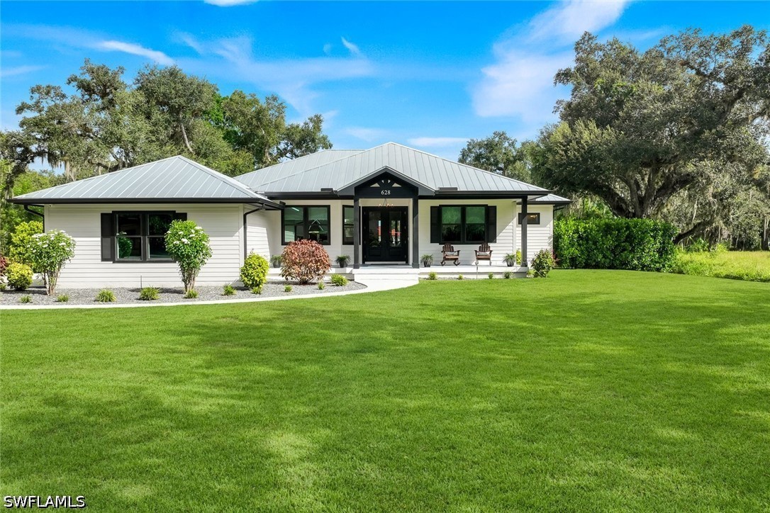 3 Bed Pool Home for Sale in Labelle, photo 2