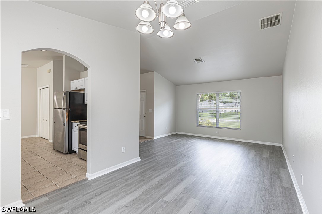 3 Bed SingleFamilyResidence for Sale in Greenbriar, photo 2