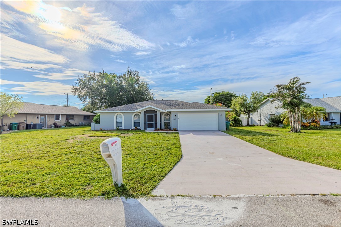 3 Bed SingleFamilyResidence for Sale in Cape Coral, photo 2
