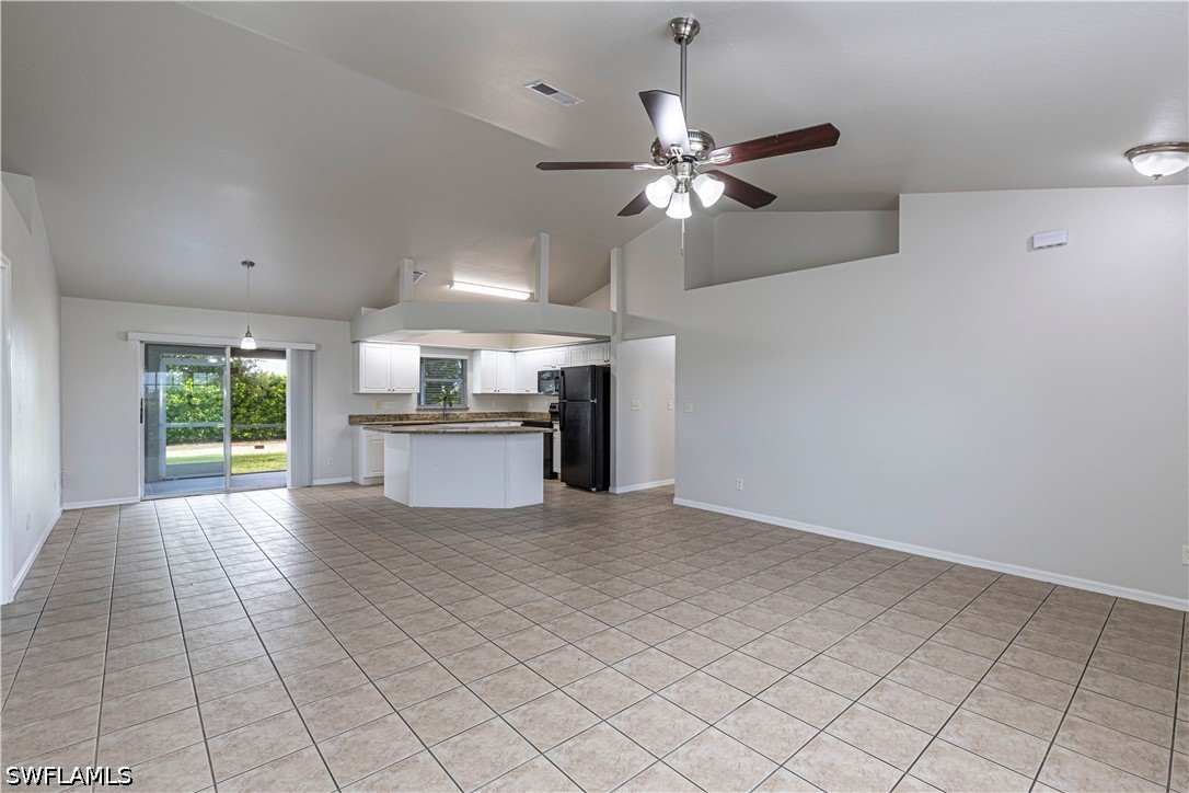 3 Bed SingleFamilyResidence for Sale in Cape Coral, photo 2