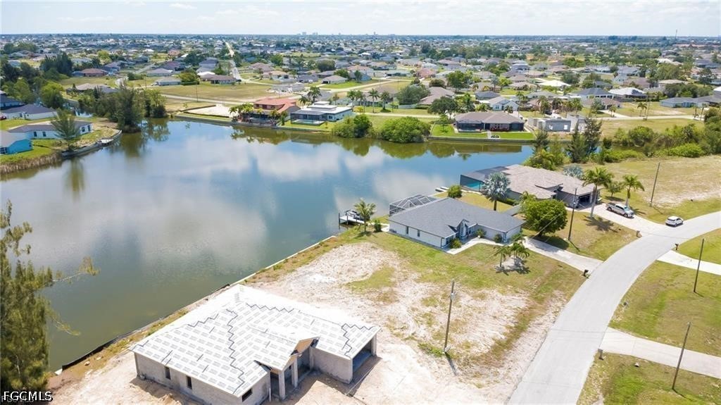 Waterfront Home for Sale in Cape Coral, photo 2