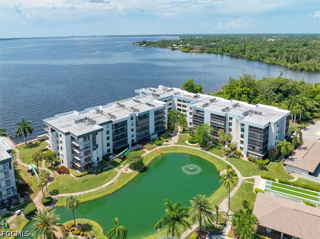 2 Bed Waterfront Home for Sale in Schooner Bay, photo 2