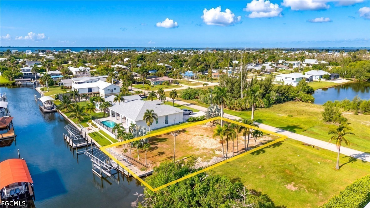 Waterfront Home for Sale in Gulfhaven, photo 2