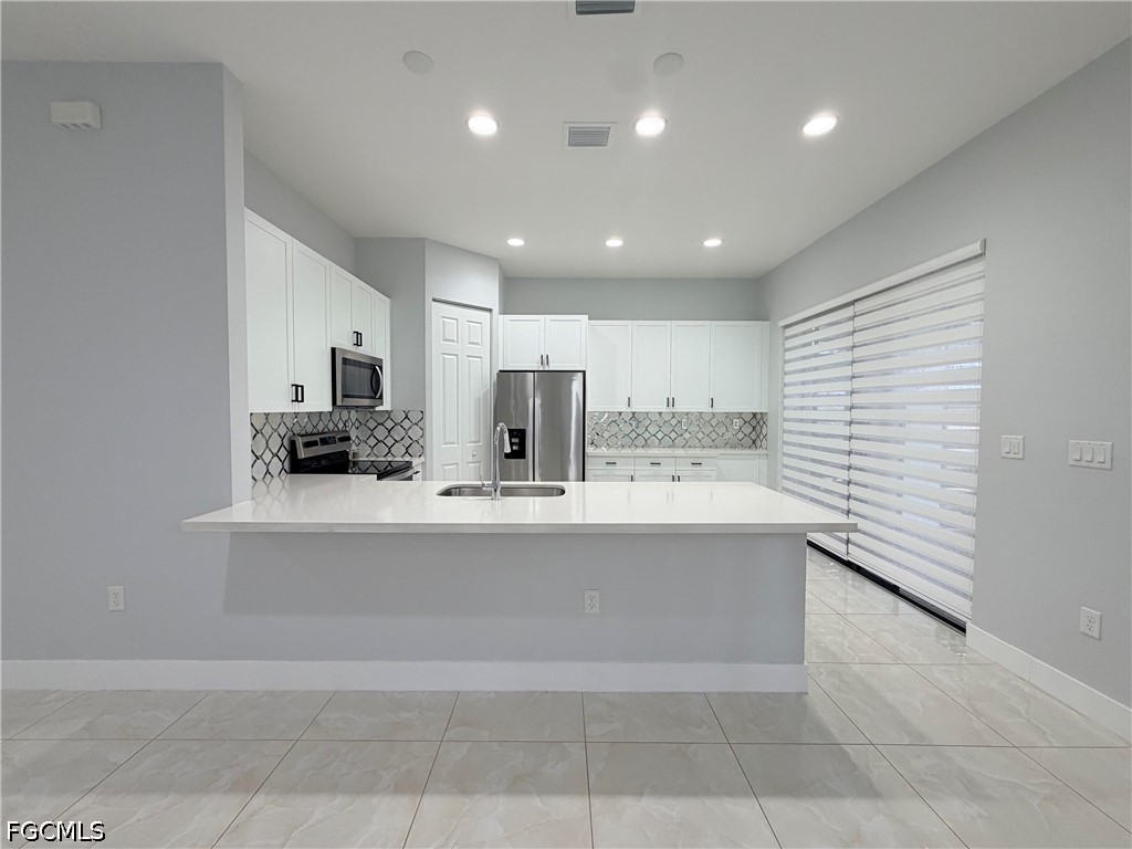 3 Bed SingleFamilyResidence for Sale in Naples, photo 2