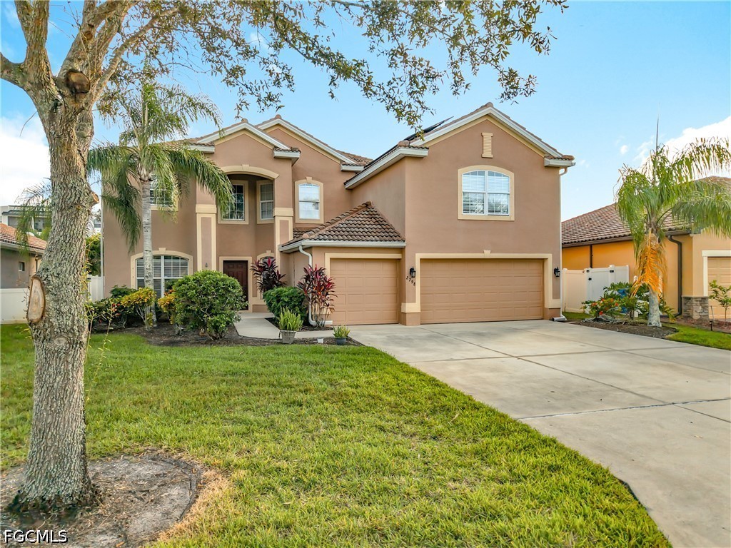 5 Bed Pool Home for Sale in Promenade West, photo 2