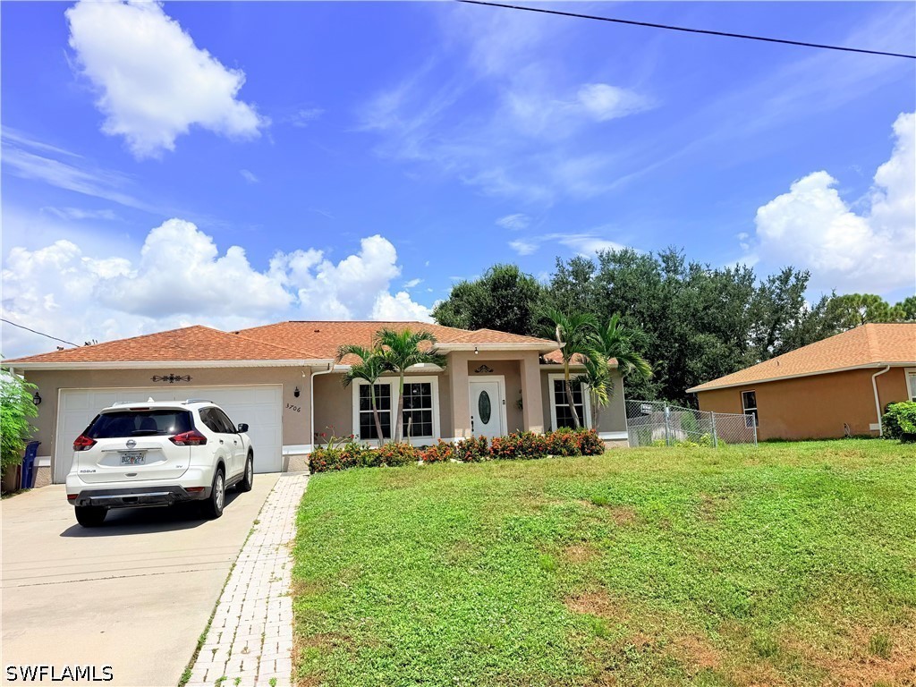 3 Bed Pool Home for Sale in Lehigh Acres, photo 2