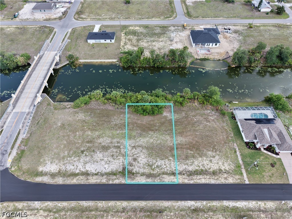 Waterfront Home for Sale in Cape Coral, photo 2