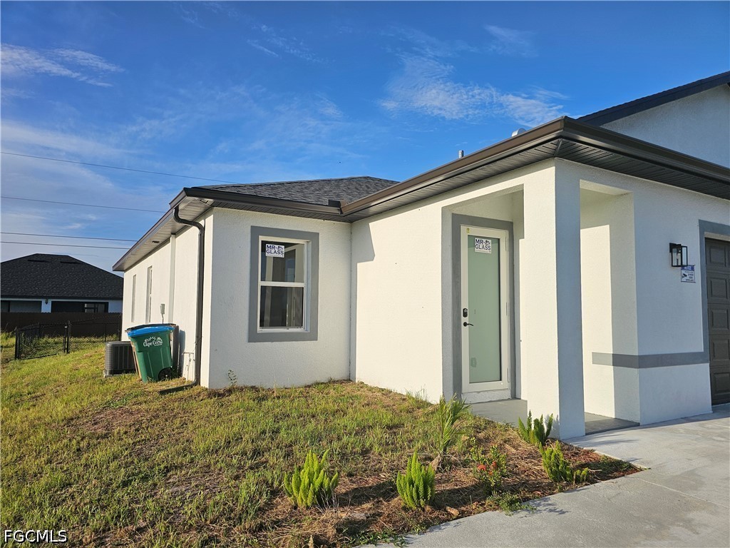 3 Bed Duplex for Sale in Cape Coral, photo 2