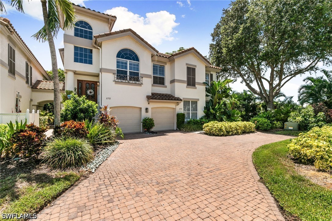 3 Bed Condominium for Sale in Colonade, photo 2