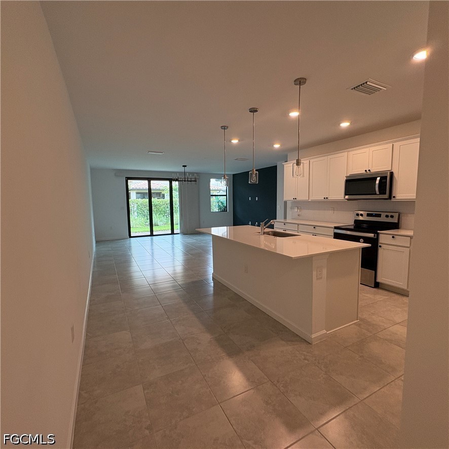 3 Bed Townhouse for Sale in Cape Coral, photo 2