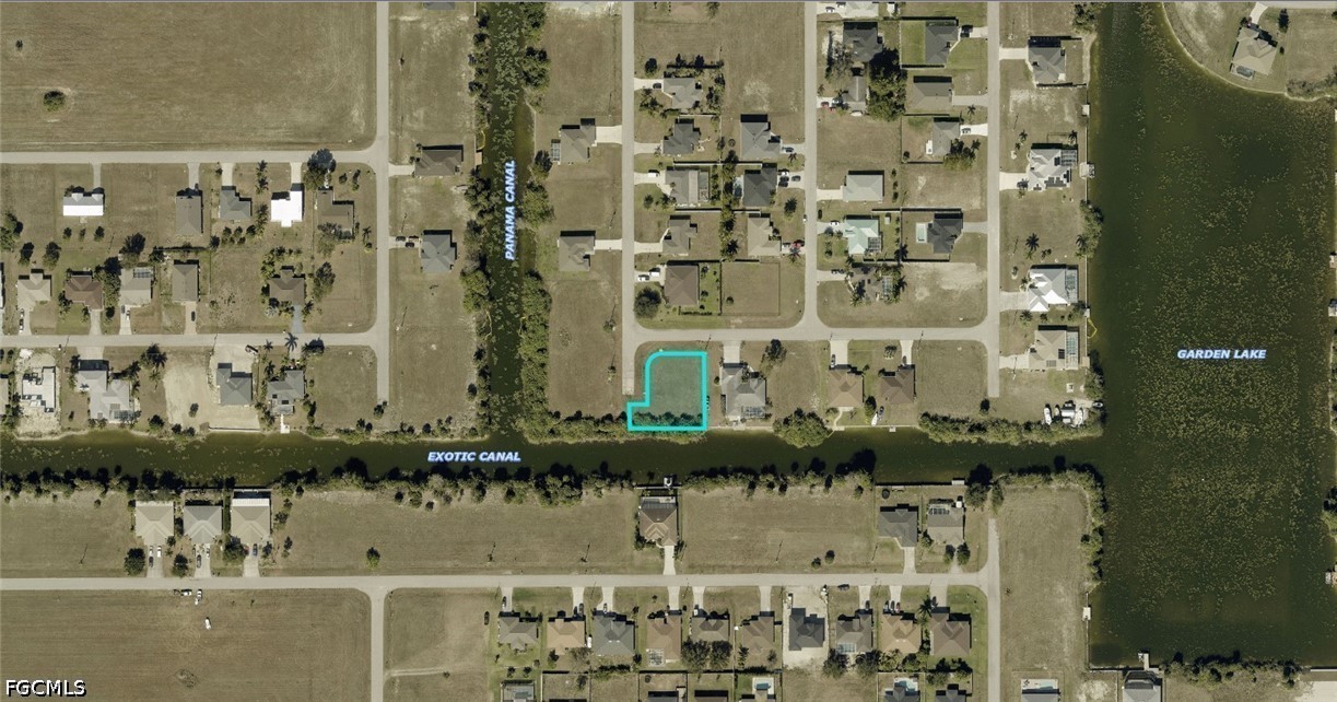 Waterfront Home for Sale in Cape Coral, photo 2