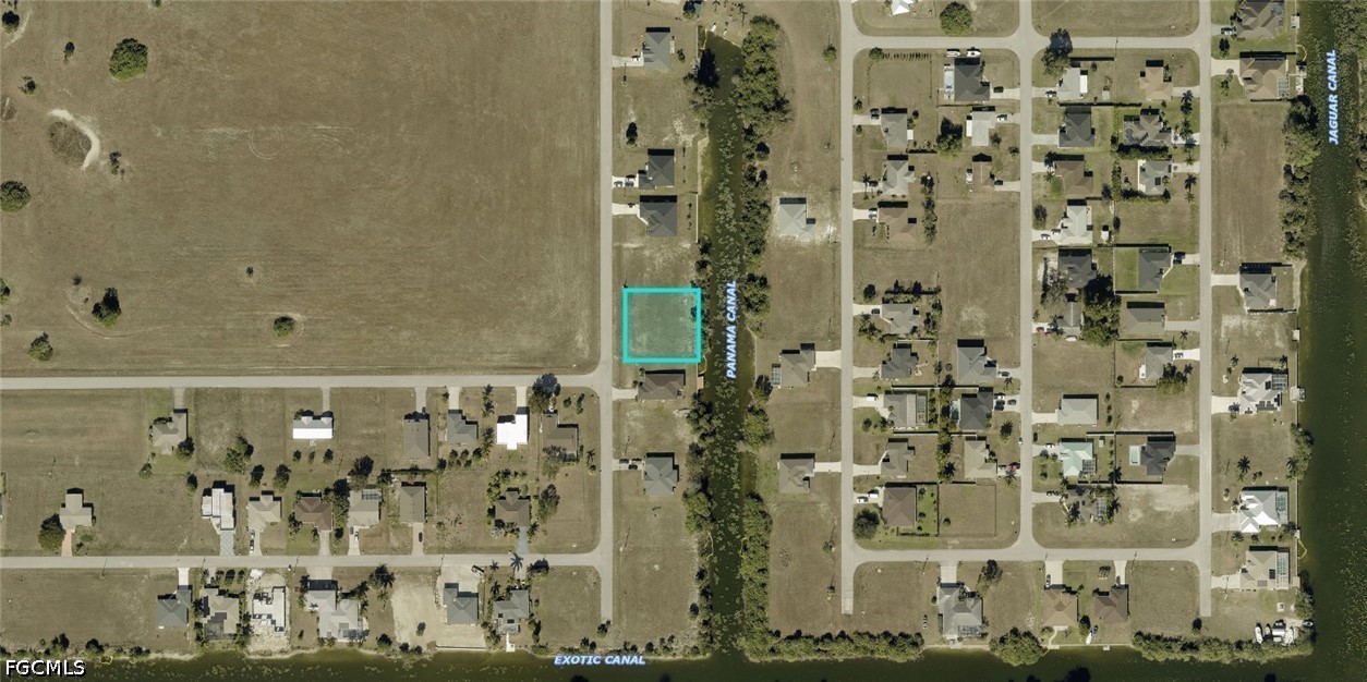 Waterfront Home for Sale in Cape Coral, photo 2