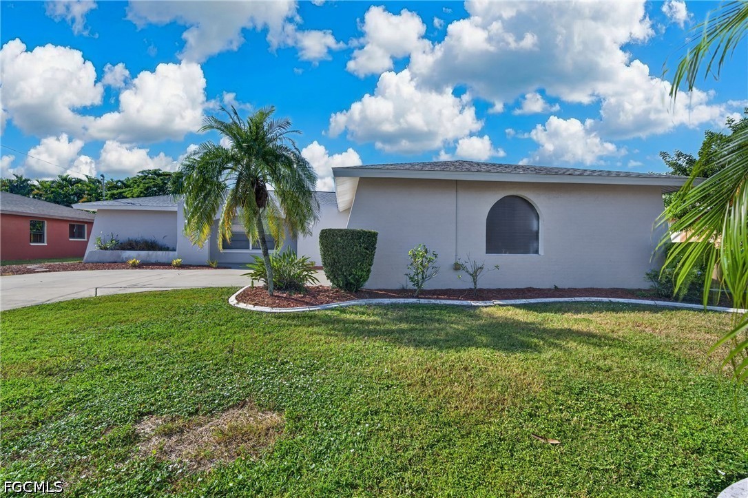 3 Bed SingleFamilyResidence for Sale in Cape Coral, photo 2