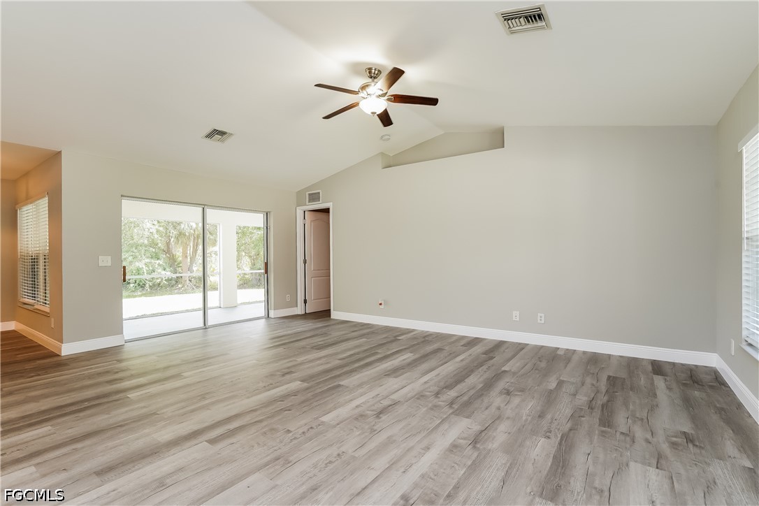 3 Bed SingleFamilyResidence for Sale in Lehigh Acres, photo 2
