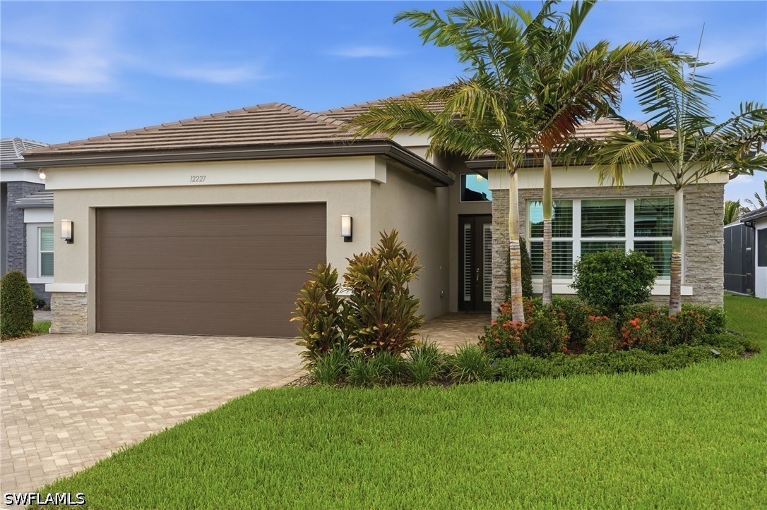 3 Bed Pool Home for Sale in Valencia Trails, photo 2