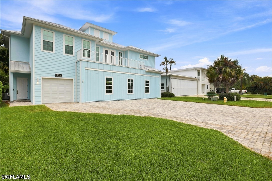 3 Bed Pool Home for Sale in Naples, photo 2