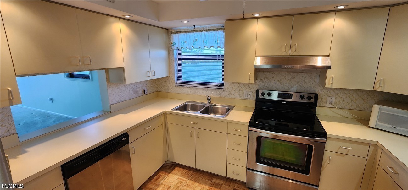 2 Bed Pool Home for Sale in River Towers Condo, photo 2