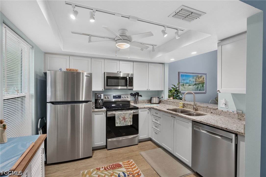 2 Bed Condominium for Sale in Fort Myers, photo 2