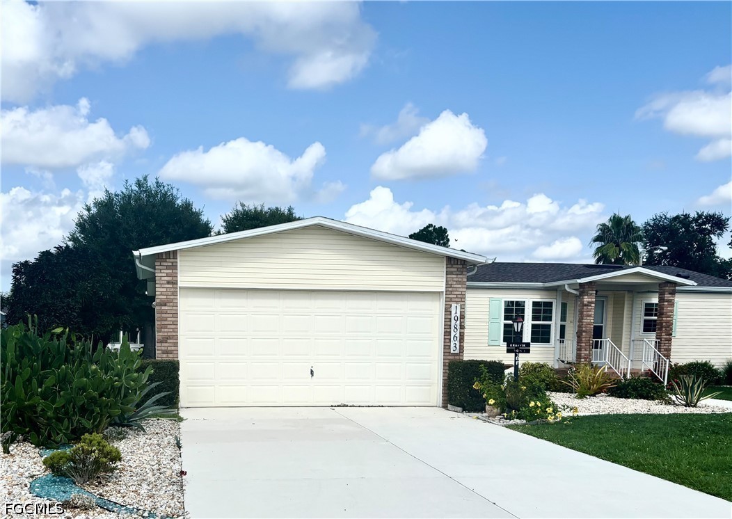 2 Bed Waterfront Home for Sale in North Fort Myers, photo 2