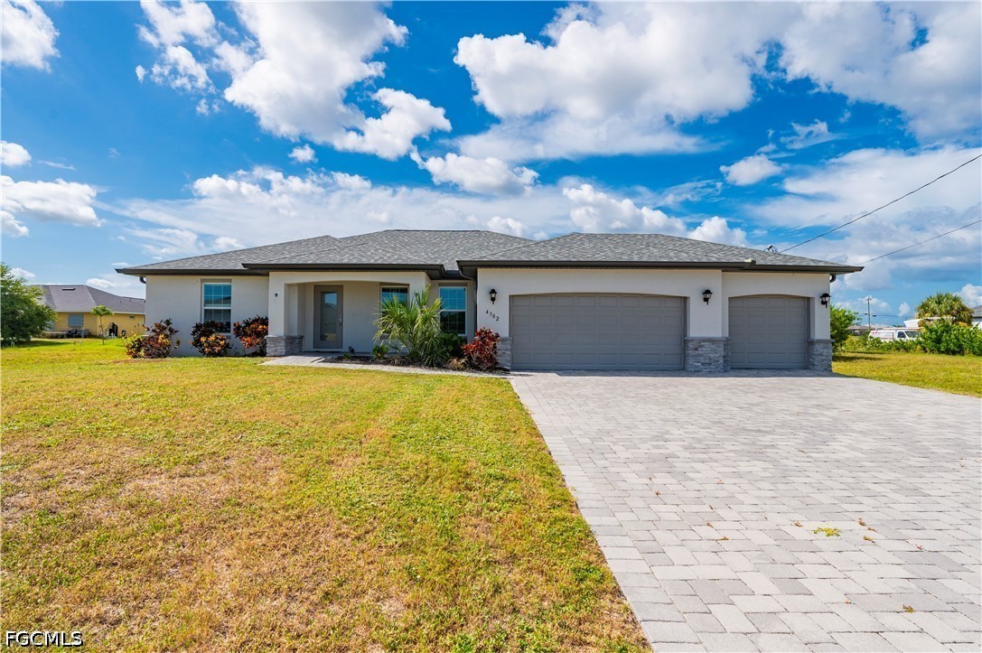 4 Bed SingleFamilyResidence for Sale in Cape Coral, photo 2