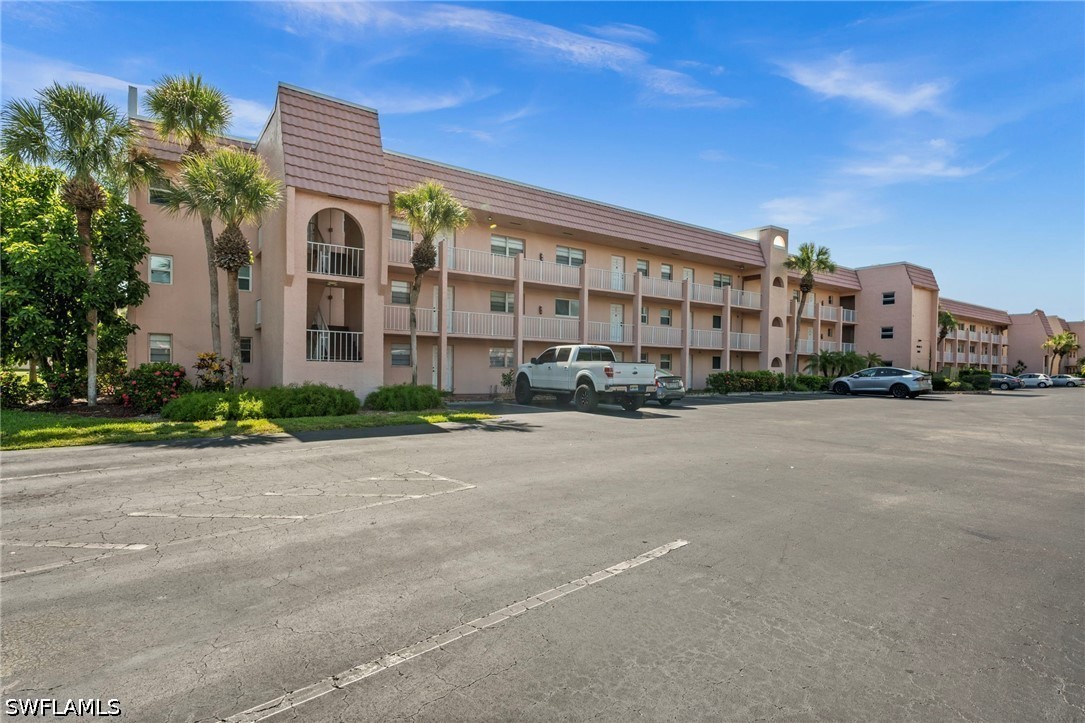 1 Bed Condominium for Sale in Naples, photo 2