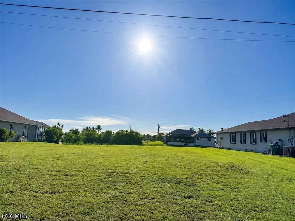 Waterfront Home for Sale in Cape Coral, photo 2
