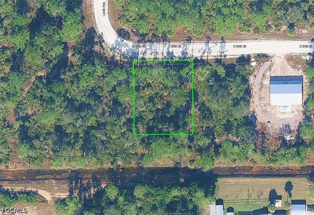 Waterfront Home for Sale in Lehigh Acres, photo 2
