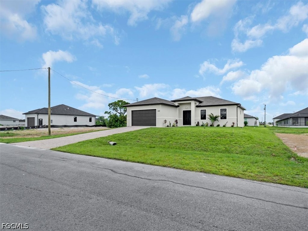 3 Bed SingleFamilyResidence for Sale in Cape Coral, photo 2