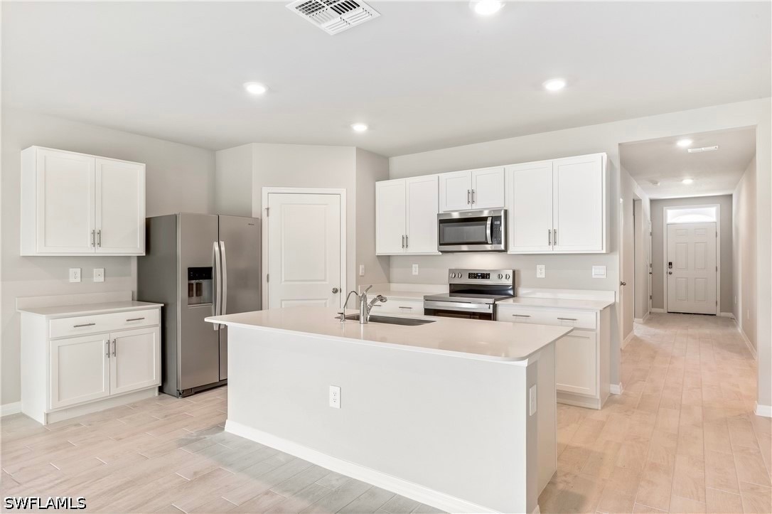 4 Bed SingleFamilyResidence for Sale in Lehigh Acres, photo 2
