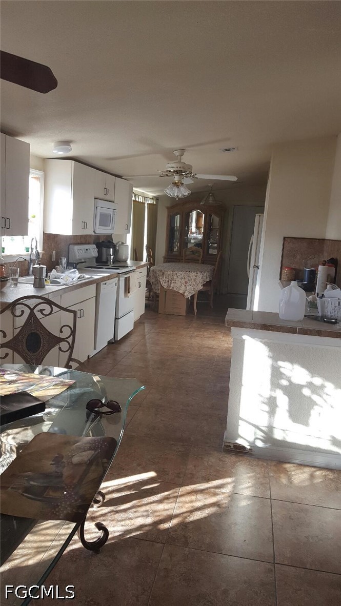 4 Bed ManufacturedHome for Sale in Fort Myers, photo 2