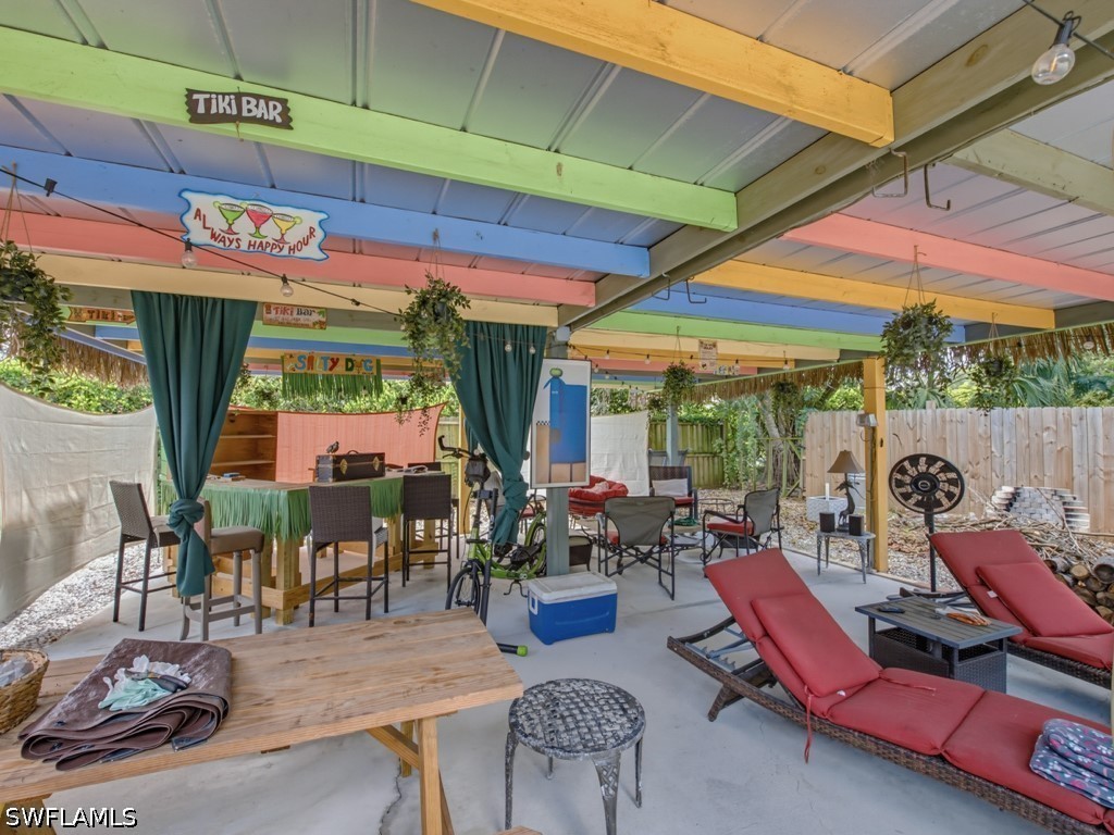 3 Bed SingleFamilyResidence for Sale in Naples, photo 2