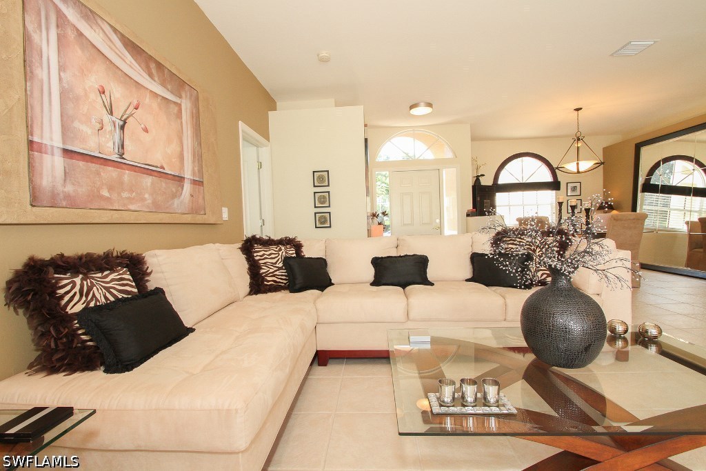 3 Bed Pool Home for Sale in Highland Woods, photo 2