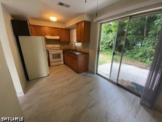 2 Bed Duplex for Sale in Bonita Springs, photo 2