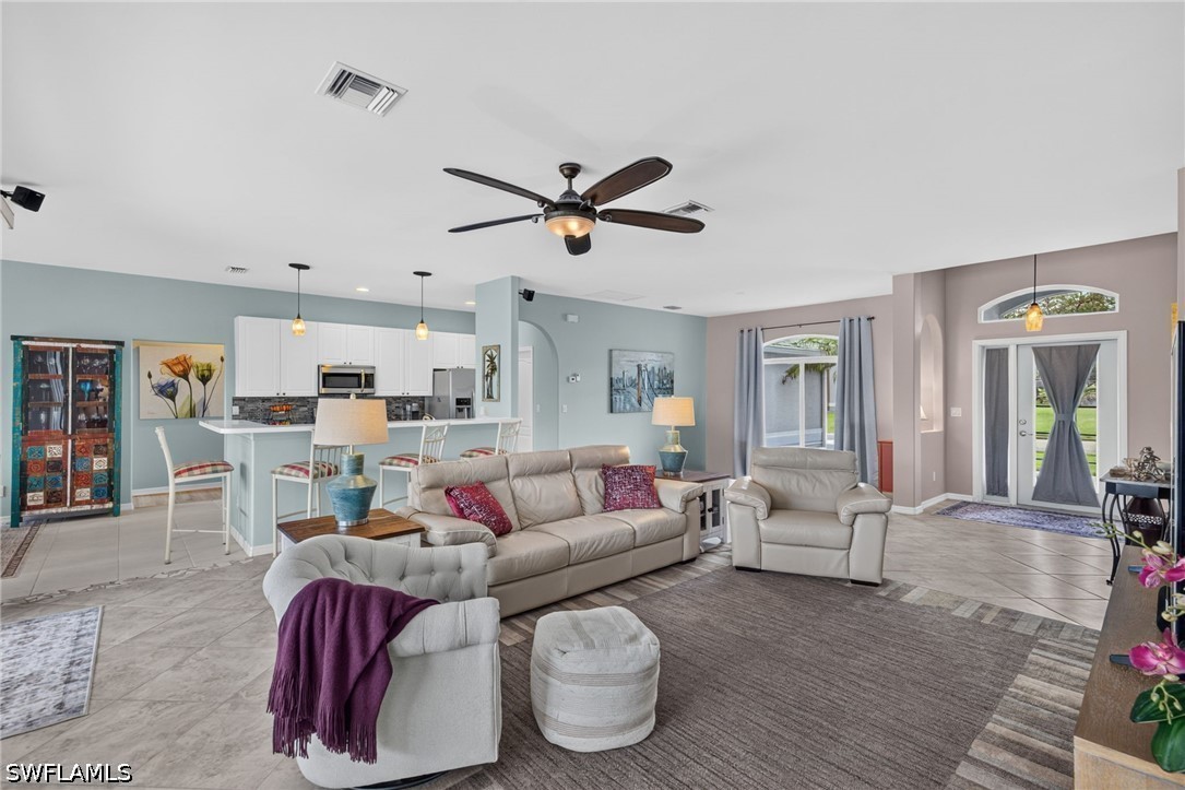 3 Bed Pool Home for Sale in Meadowbrook, photo 2