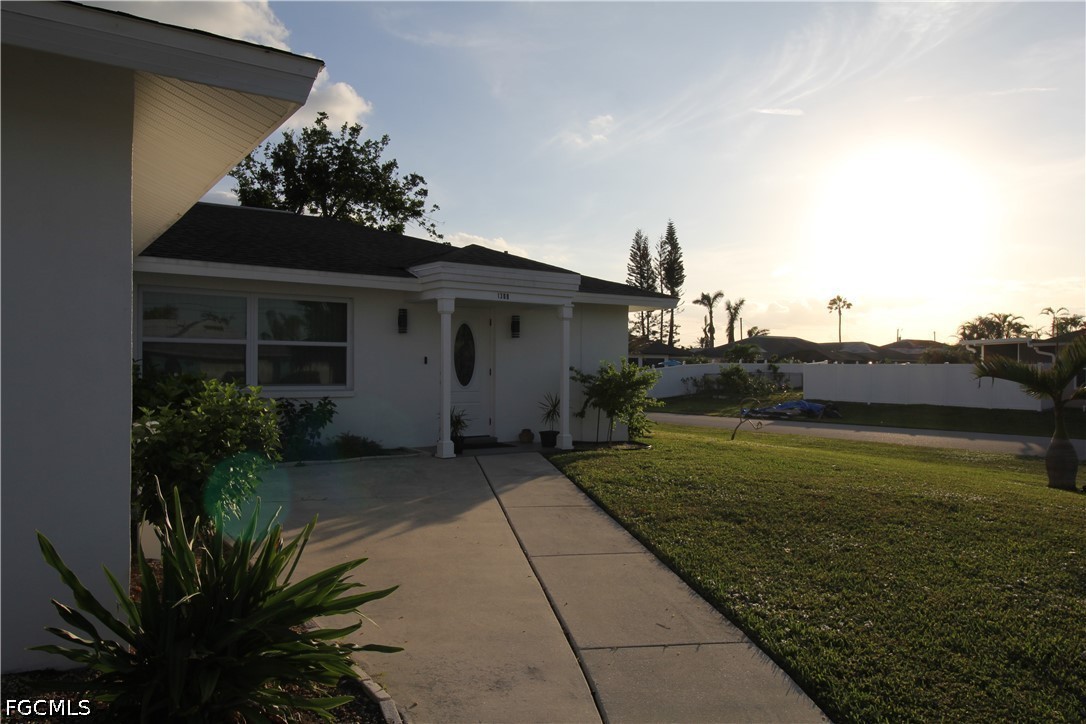 3 Bed SingleFamilyResidence for Sale in Cape Coral, photo 2