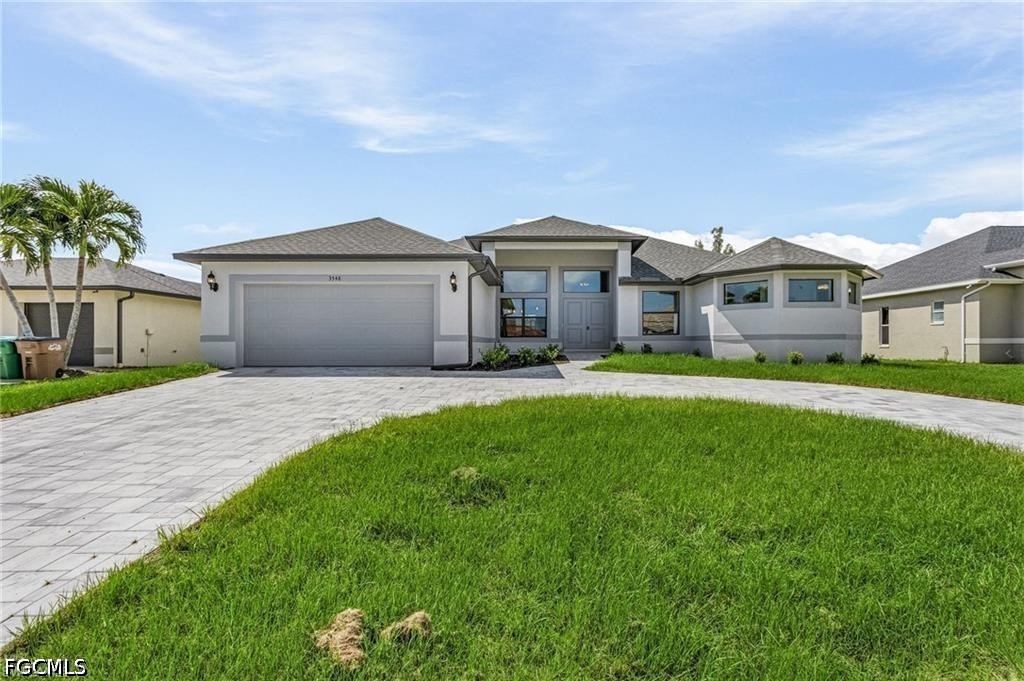 3 Bed Pool Home for Sale in Cape Coral, photo 2